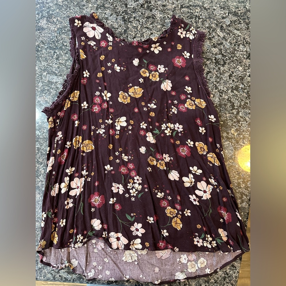 Women’s tank. Good condition.